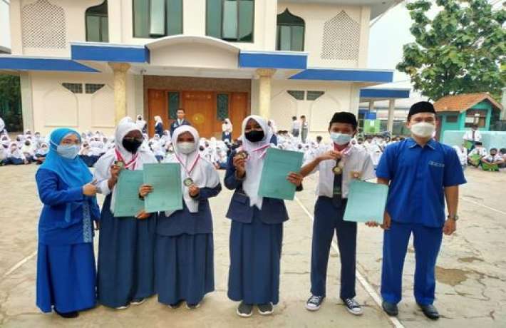 Penerima Penghargaan Prestasi Akademik TA 2021-2022
